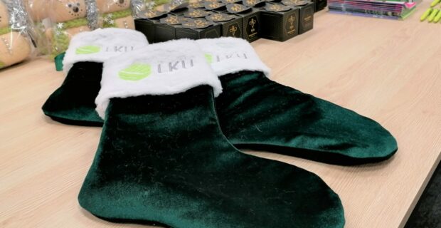 Kredito unijos dalijasi gerumu: kalėdinės kojinės su dovanomis apkeliavo Lietuvą