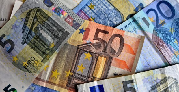Pinigų išsigryninimo vietovių padvigubės: Lietuvos bankas ir rinkos dalyviai pasirašė memorandumą
