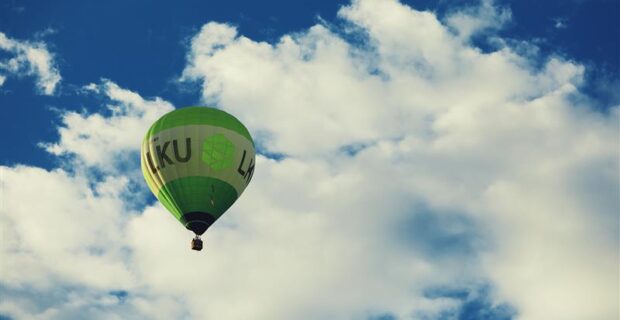 Prenumeruok naujienlaiškį ir laimėk skrydį oro balionu dviem!